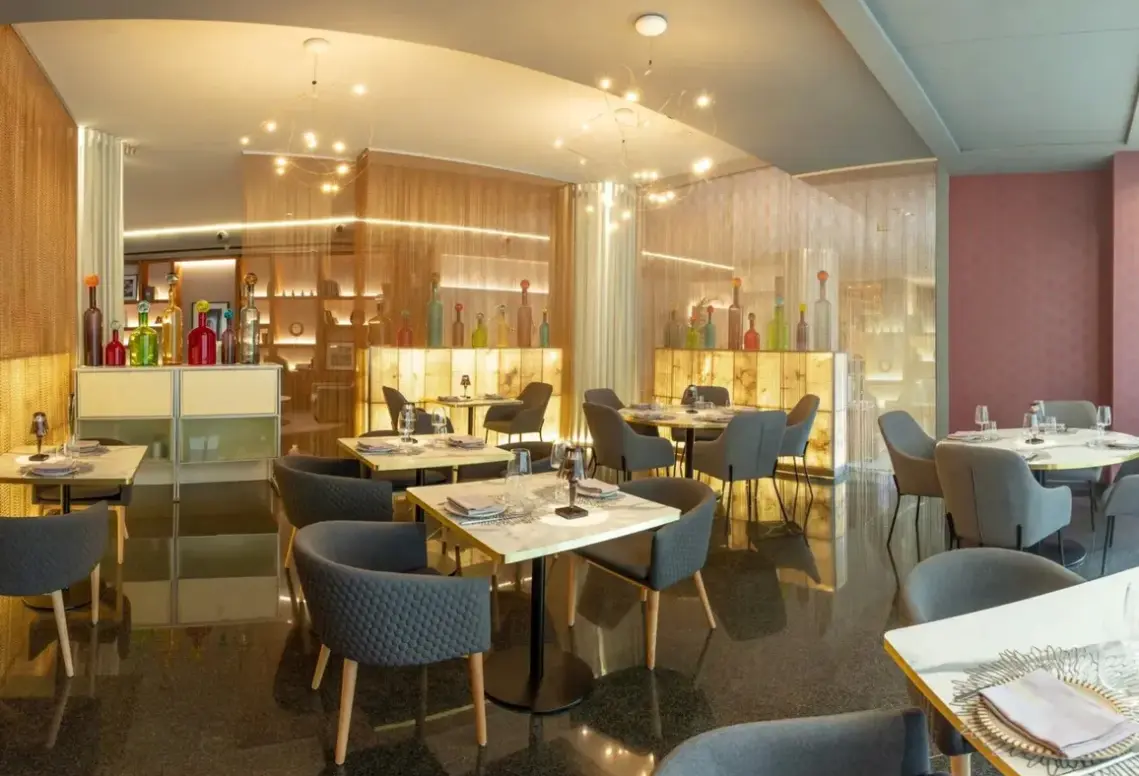Restauracja i jedzenie w hotelu Sh Valencia Palace