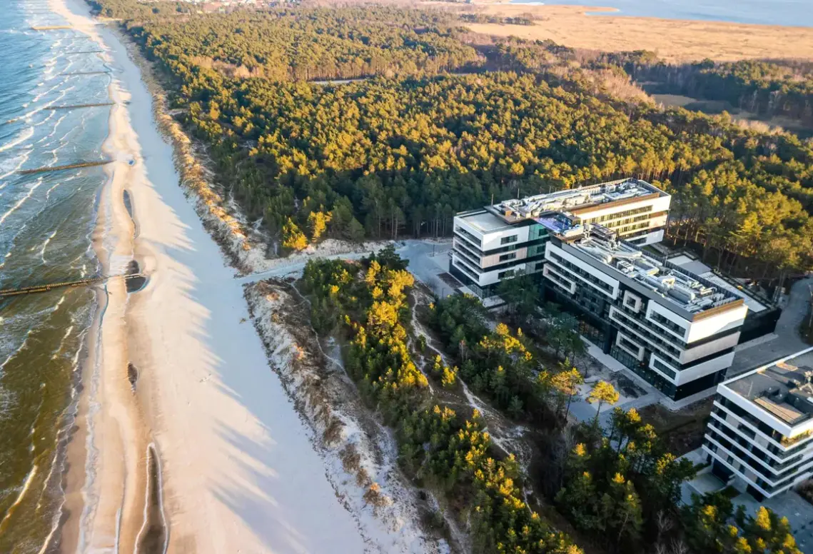 Plaża przy hotelu Shellter Resort & Spa