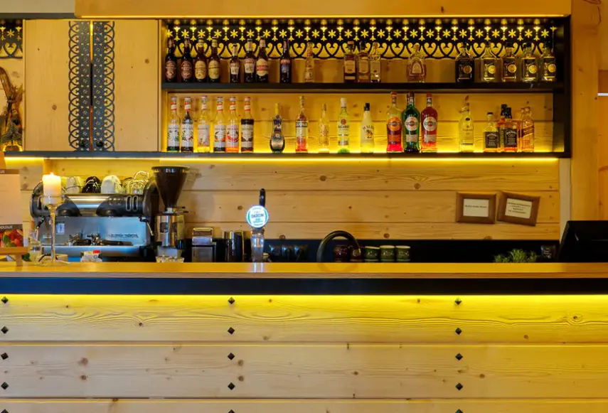 Restauracja i jedzenie w hotelu Sichlański Dworek