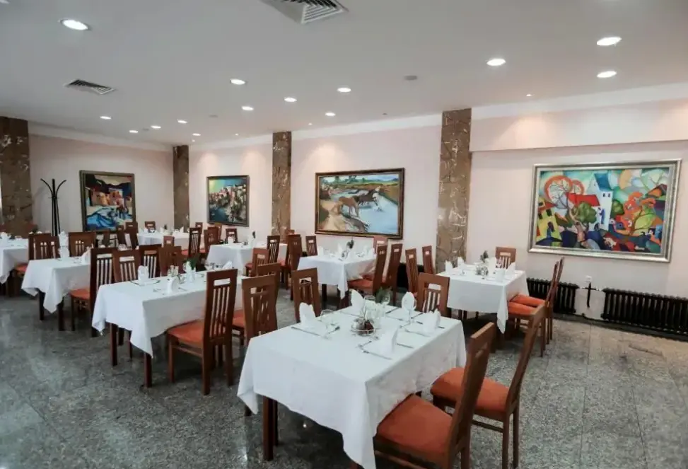 Restauracja i jedzenie w hotelu Sileks
