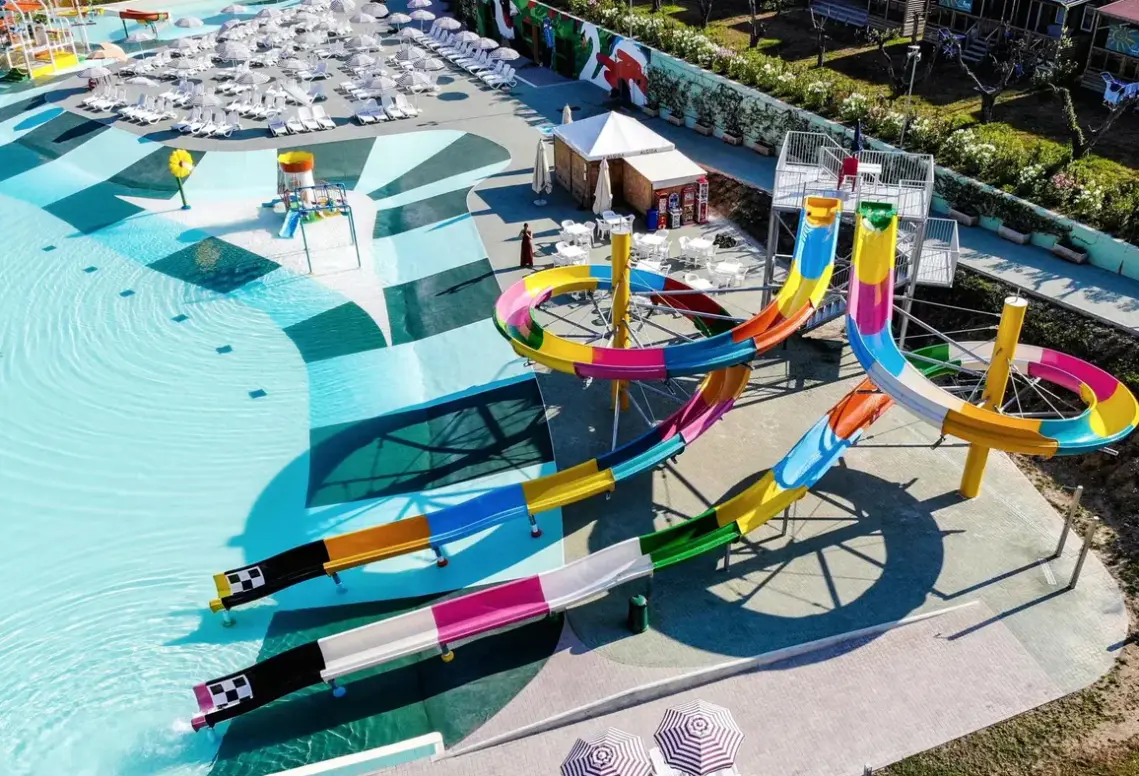 Basen w hotelu Sisan Family Resort