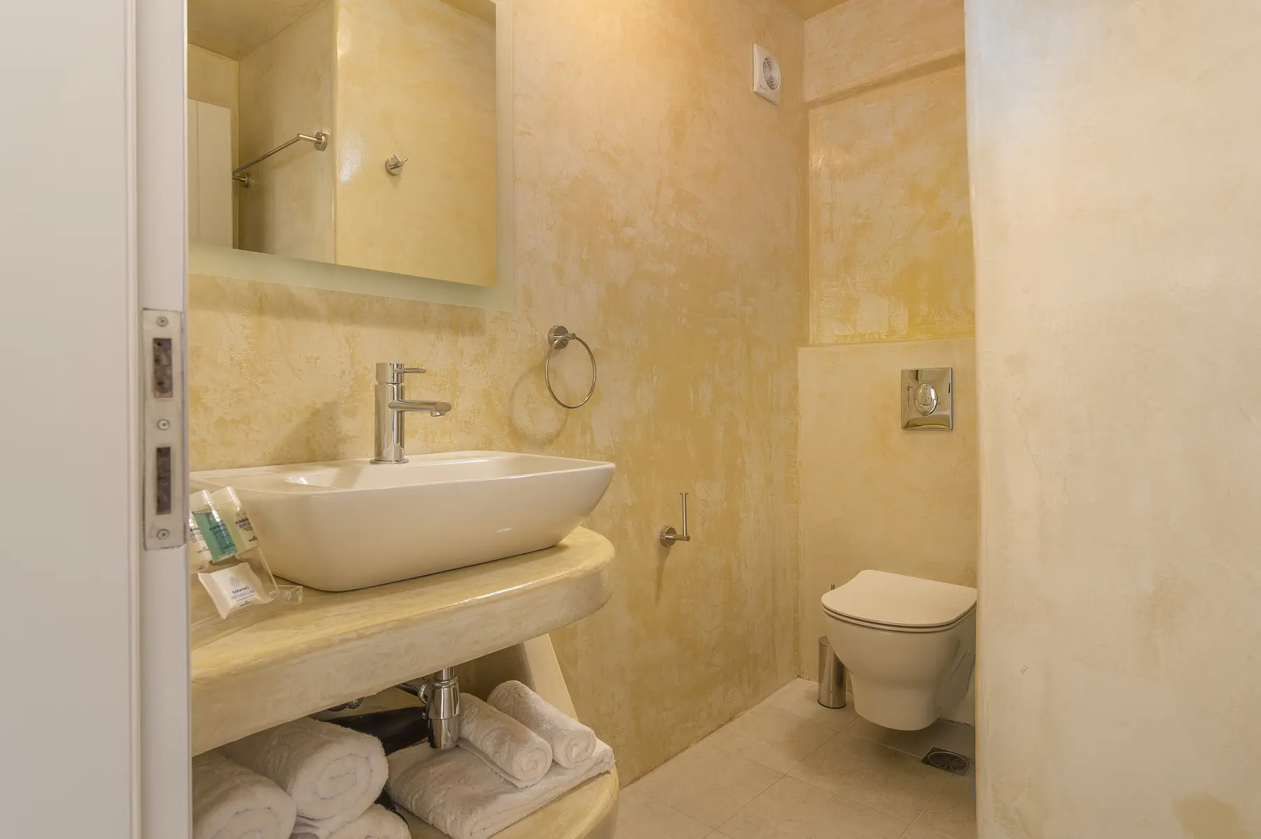 Łazienka w pokoju hotelu Sole D’Oro Luxury Suites