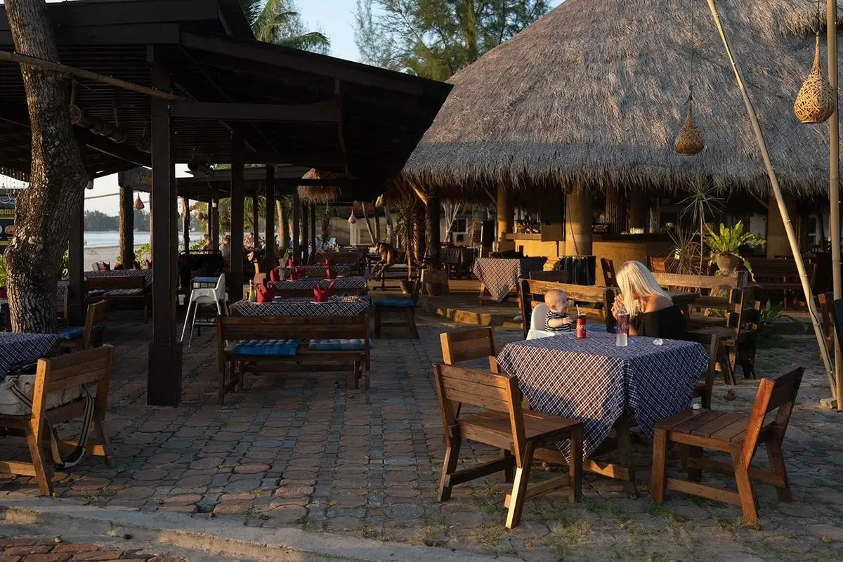 Plaża przy hotelu Southern Lanta Resort
