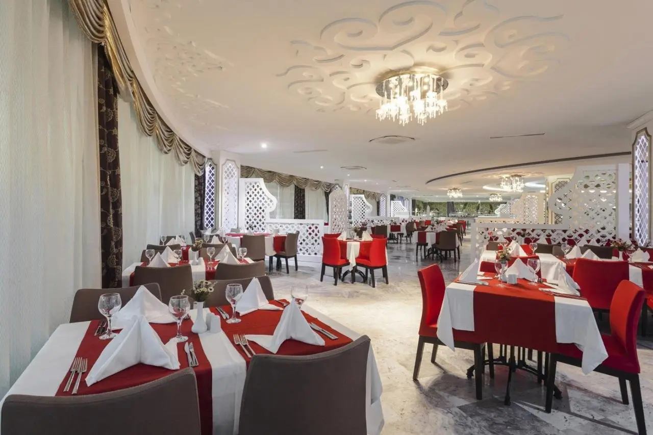 Restauracja i jedzenie w hotelu Sultan Of Dreams