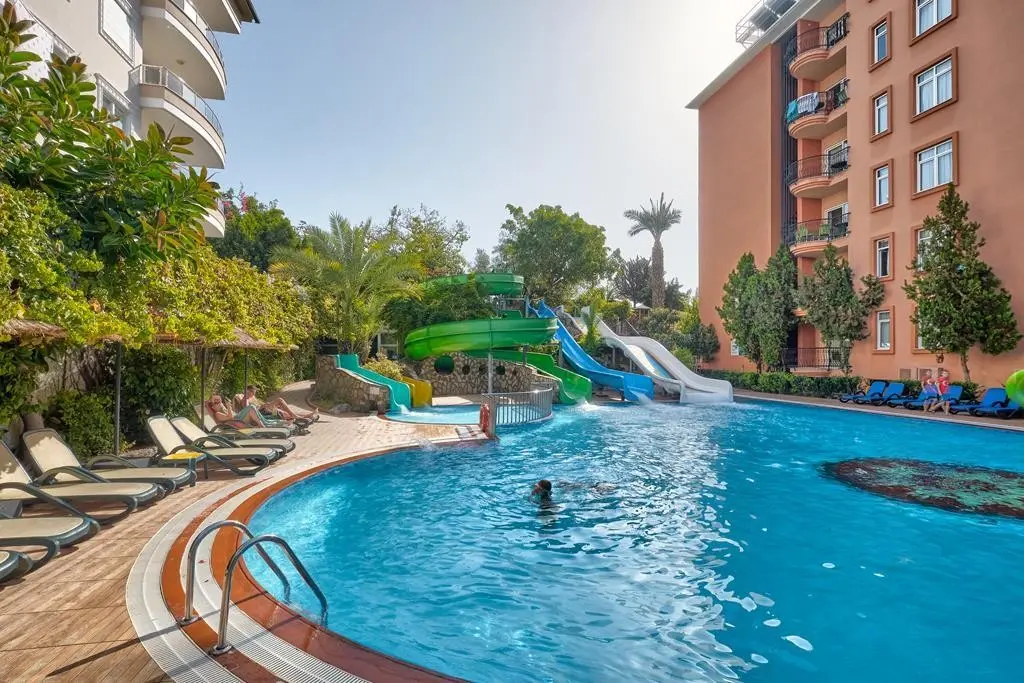 Basen w hotelu Sunpark Garden