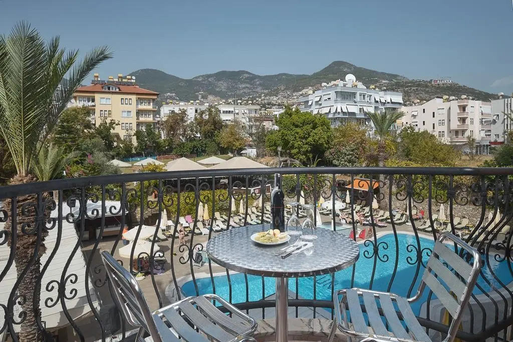 Basen w hotelu Sunpark Garden