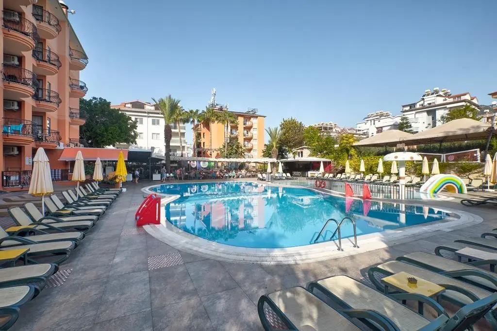 Basen w hotelu Sunpark Garden