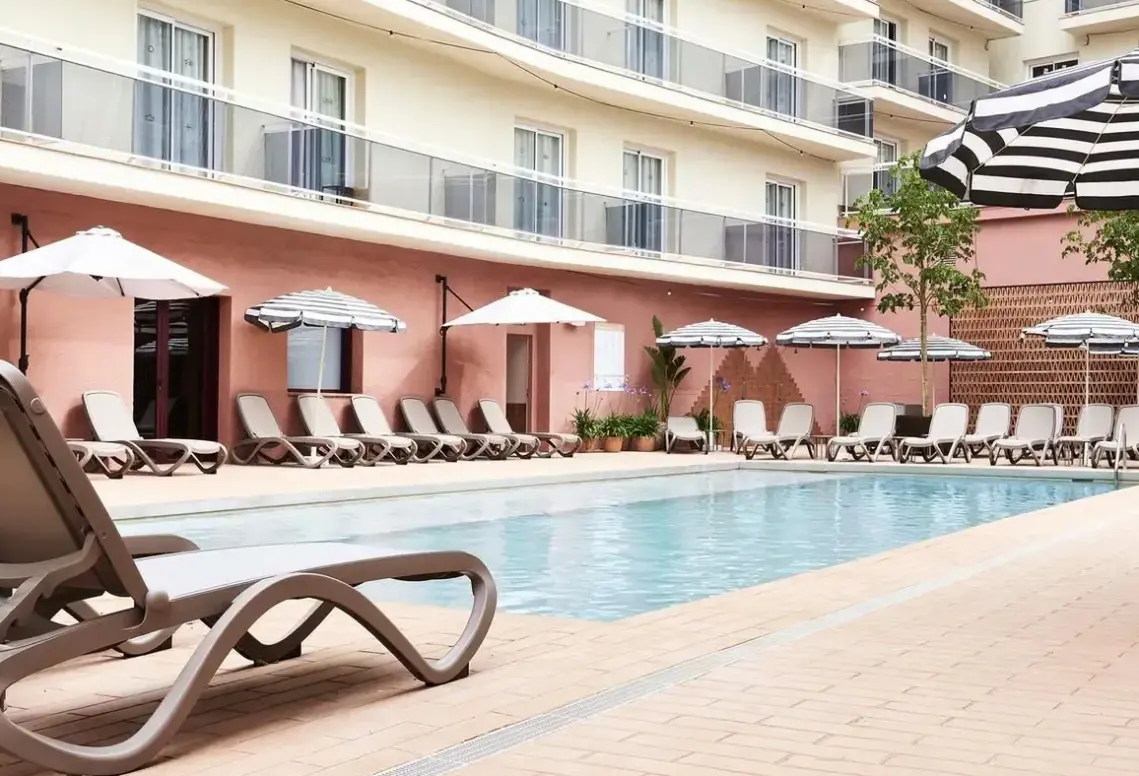 Basen w hotelu tent Lloret de Mar (ex. Don Juan Center)