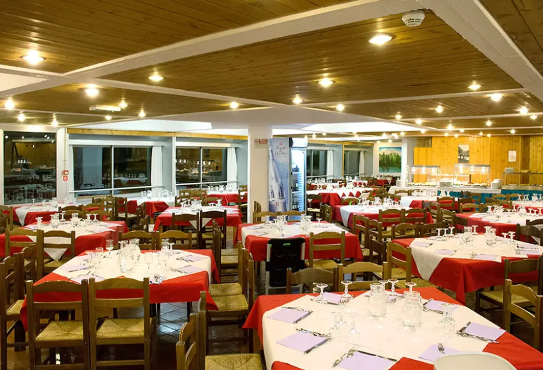 Restauracja i jedzenie w hotelu TH 1400 Hotel