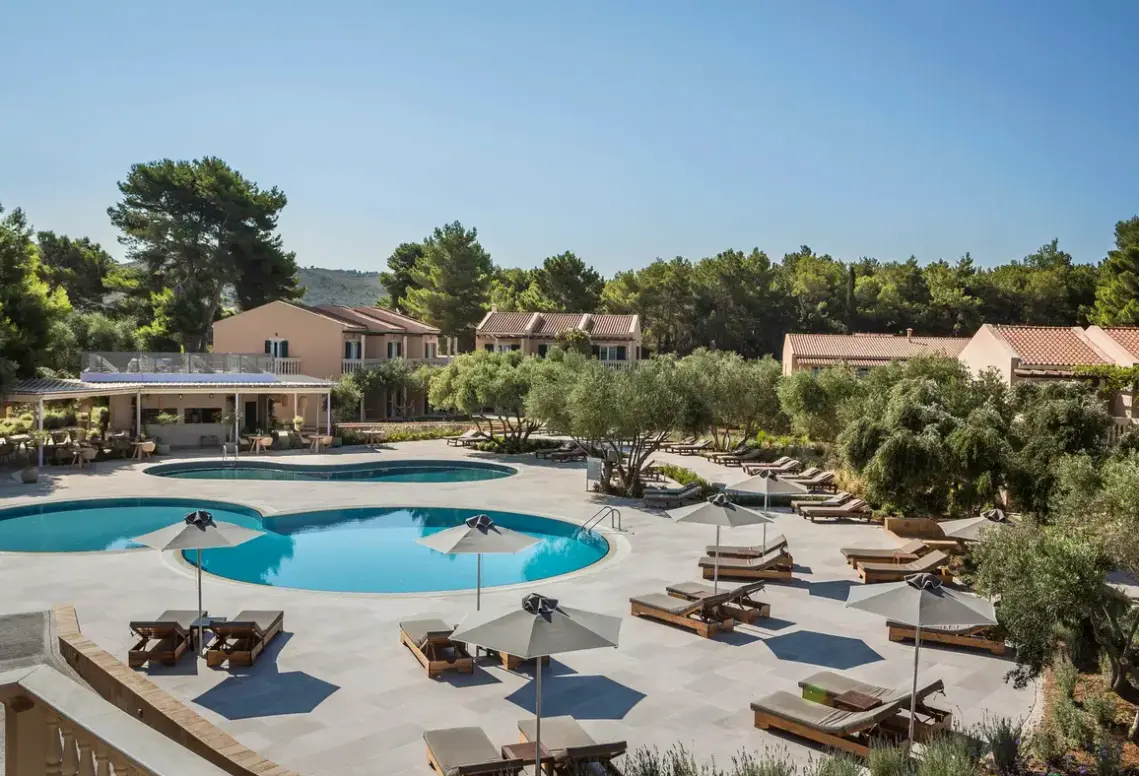 Basen w hotelu Thalassa Boutique Hotel Kefalonia
