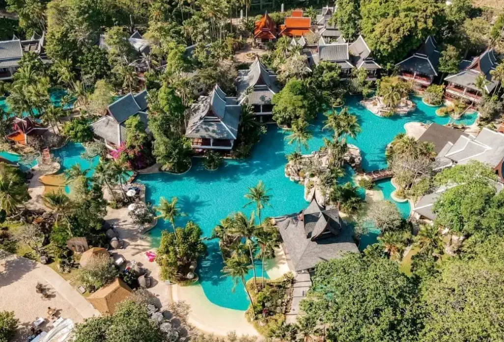 Basen w hotelu Thavorn Beach Village and Spa