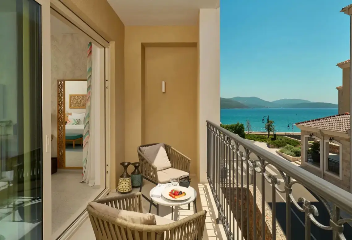 Widok z hotelu The Chedi Lustica Bay