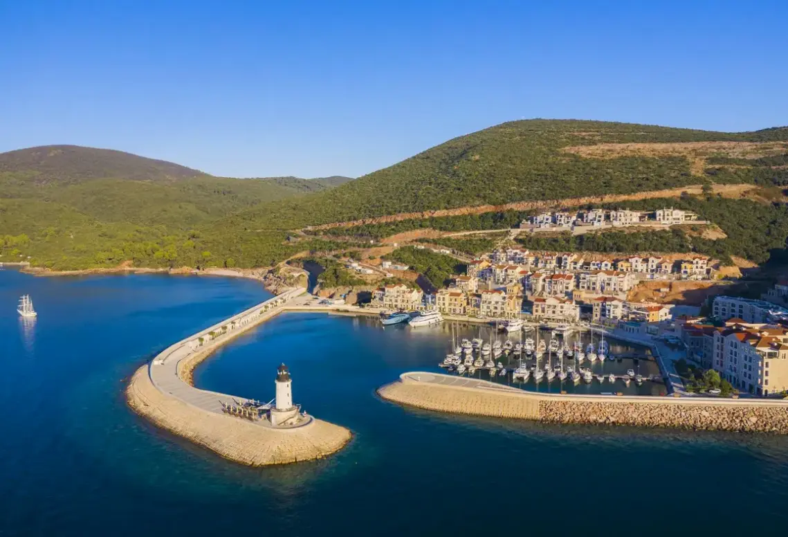 Widok z hotelu The Chedi Lustica Bay