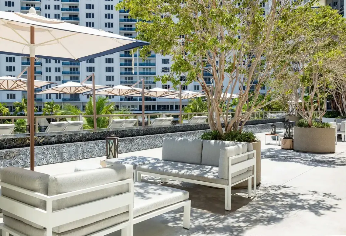 Basen w hotelu The Gates Hotel South Beach – a DoubleTree by Hilton