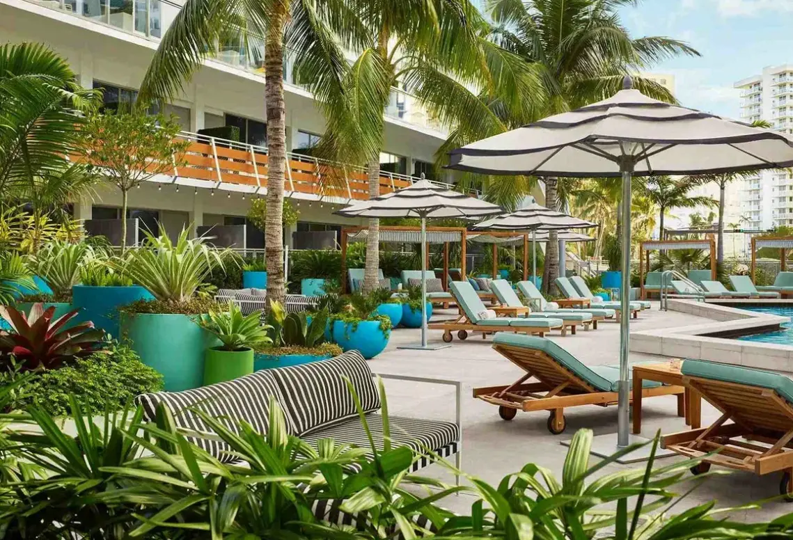 Basen w hotelu The Gates Hotel South Beach – a DoubleTree by Hilton