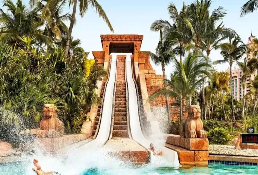 Basen w hotelu The Royal at Atlantis (ex Atlantis Royal Tower)