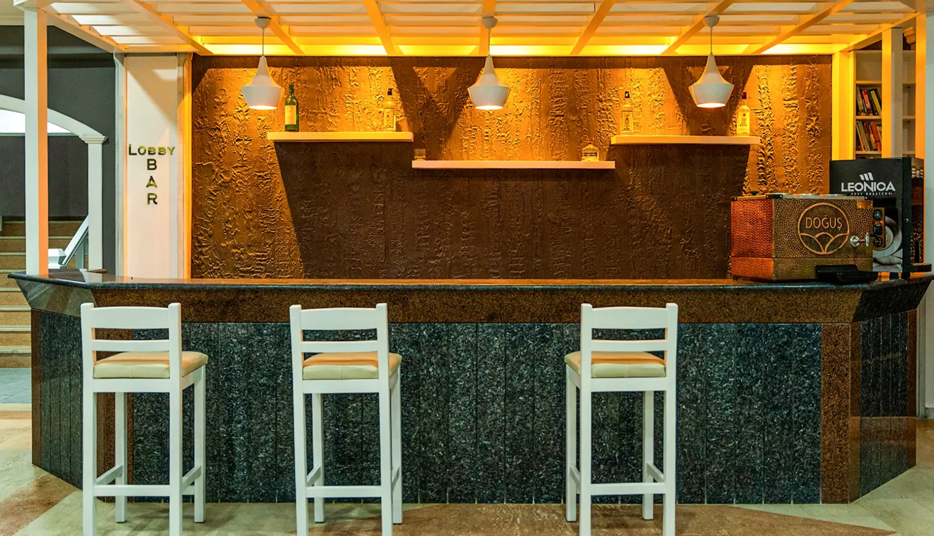 Restauracja i jedzenie w hotelu Tiana Beach Resort