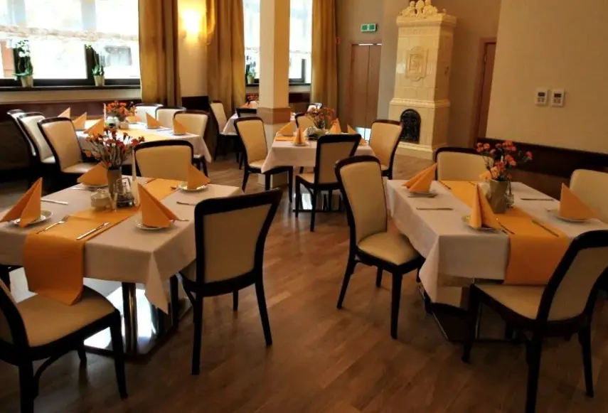 Restauracja i jedzenie w hotelu Vabank