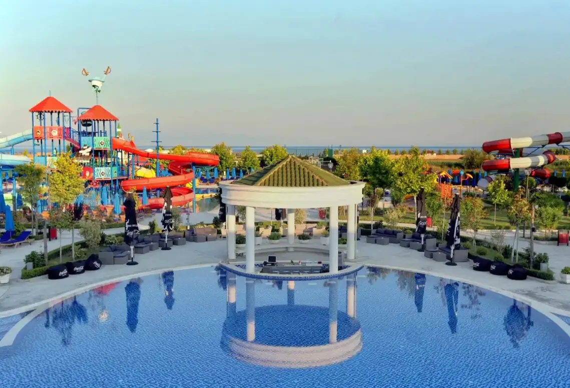 Basen w hotelu Velipoja Grand Europa Resort by Melia