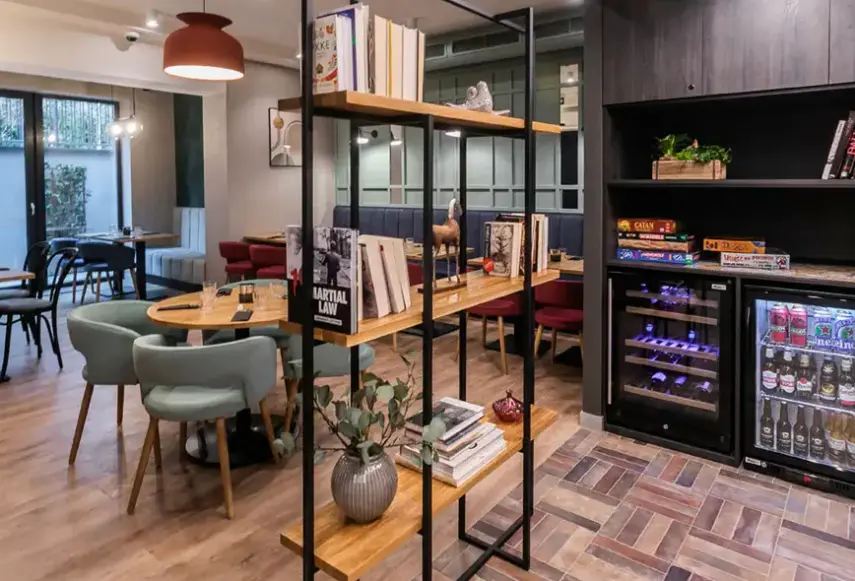 Restauracja i jedzenie w hotelu Vesper House