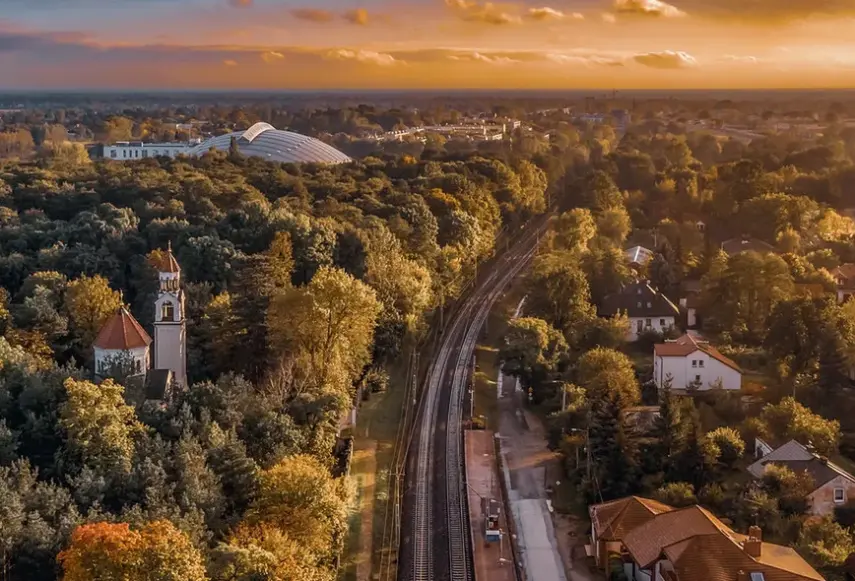 Widok z hotelu Victor Pruszków by DeSilva