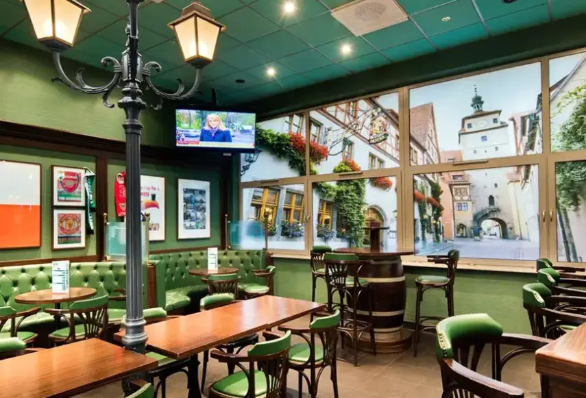 Restauracja i jedzenie w hotelu Victor Pruszków by DeSilva
