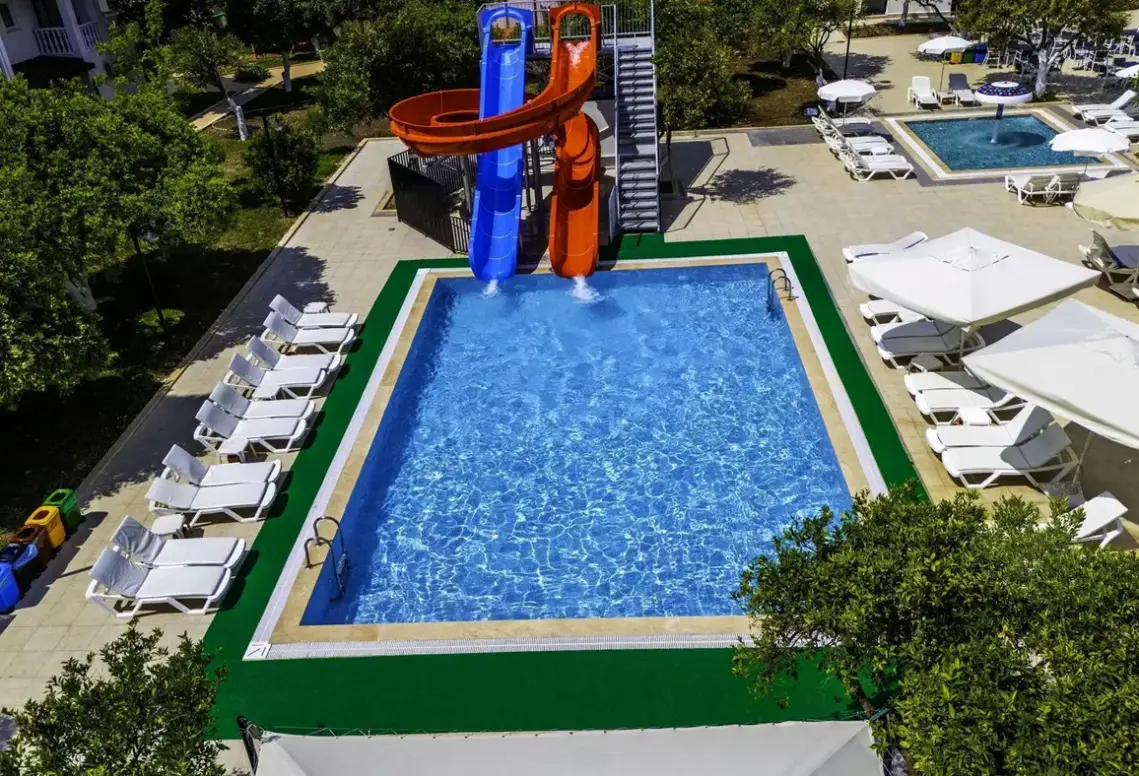 Basen w hotelu Viking Garden (ex. Garden Resort Bergamot)