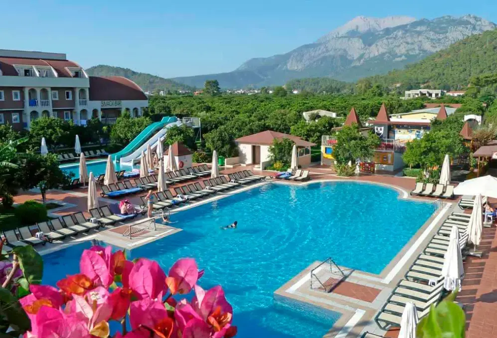 Basen w hotelu Viking Garden (ex. Garden Resort Bergamot)
