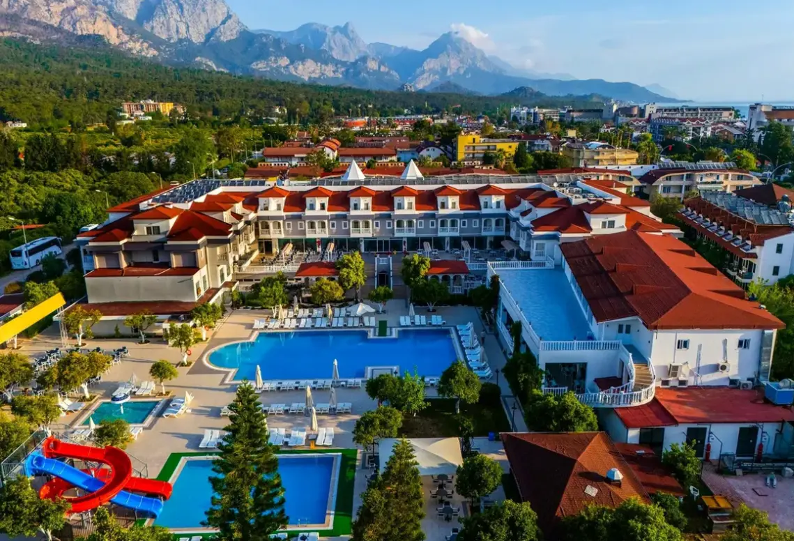 Basen w hotelu Viking Garden (ex. Garden Resort Bergamot)