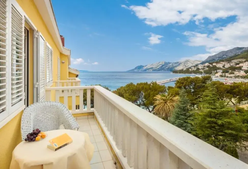 Widok z hotelu Villa Bacchus (Baska Voda)
