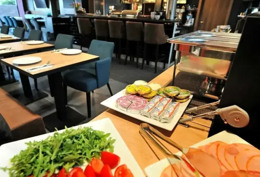 Restauracja i jedzenie w hotelu Villa Olivia