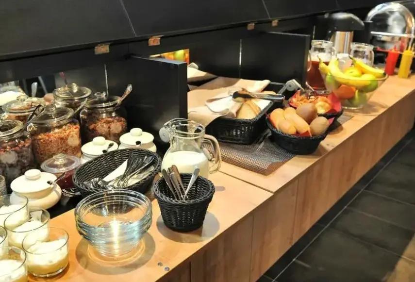Restauracja i jedzenie w hotelu Villa Olivia
