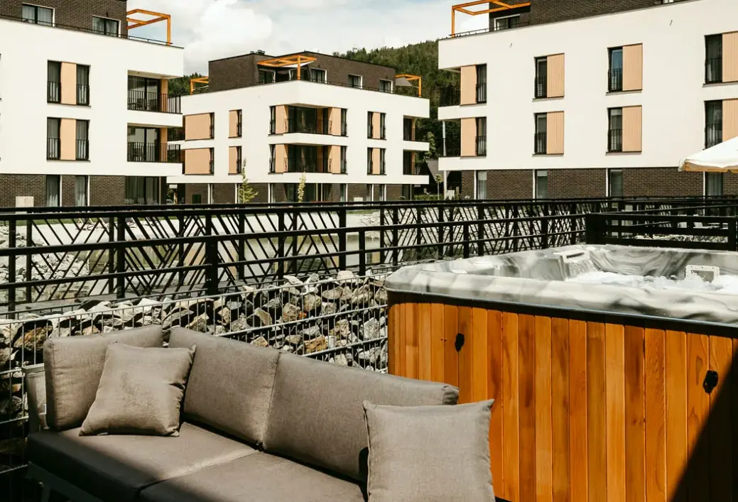 Basen w hotelu Vislow Resort