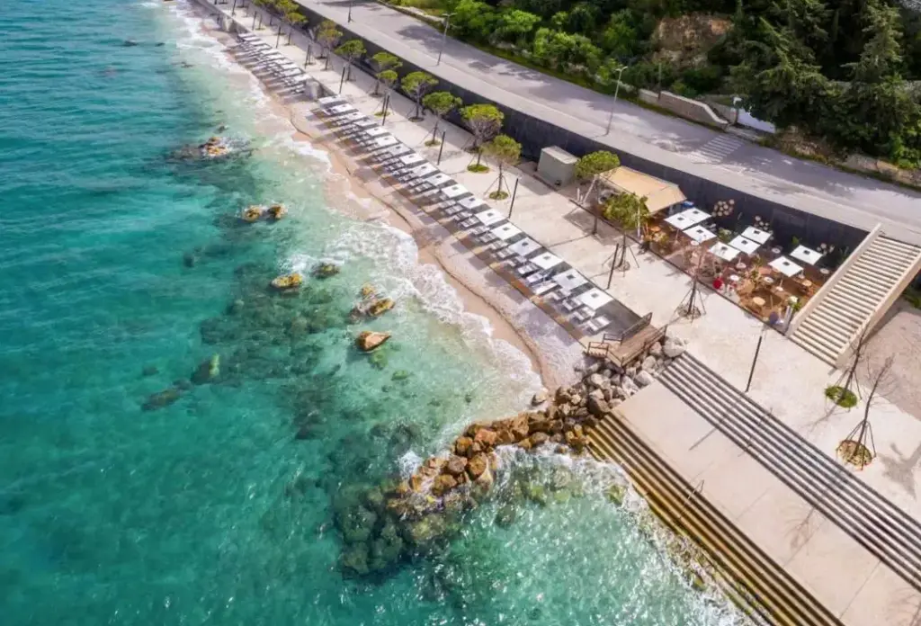Plaża przy hotelu Vlora Priam Affiliated by Melia
