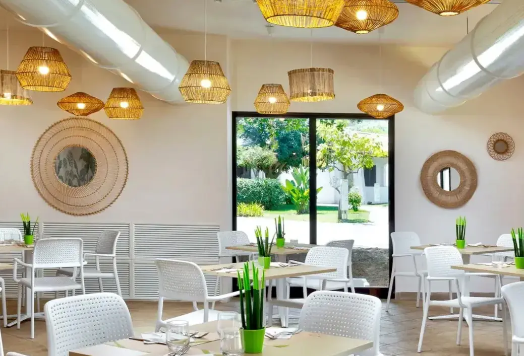 Restauracja i jedzenie w hotelu Voi Essentia Le Muse ( Ex-Le Muse)