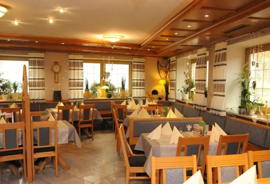 Restauracja i jedzenie w hotelu Wander und Aktiv Hotel Rößlwirt