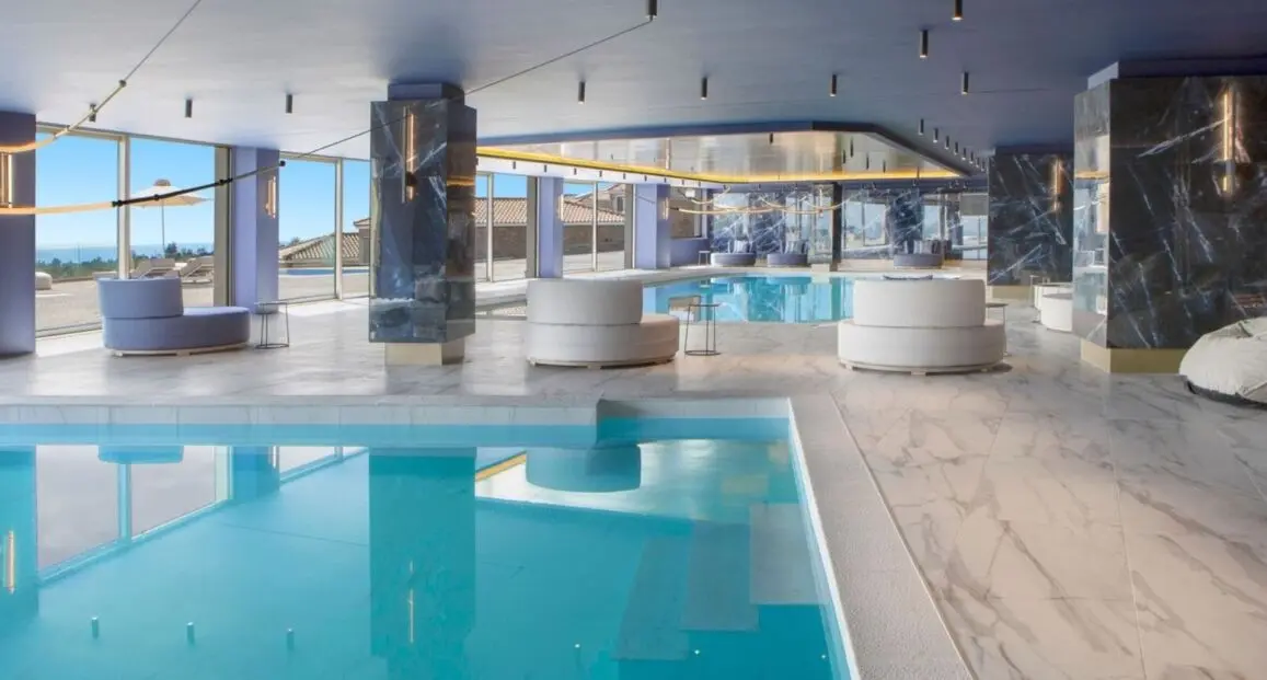 Basen w hotelu Zeus Eleva Ajul (Ayios Nikolaos)