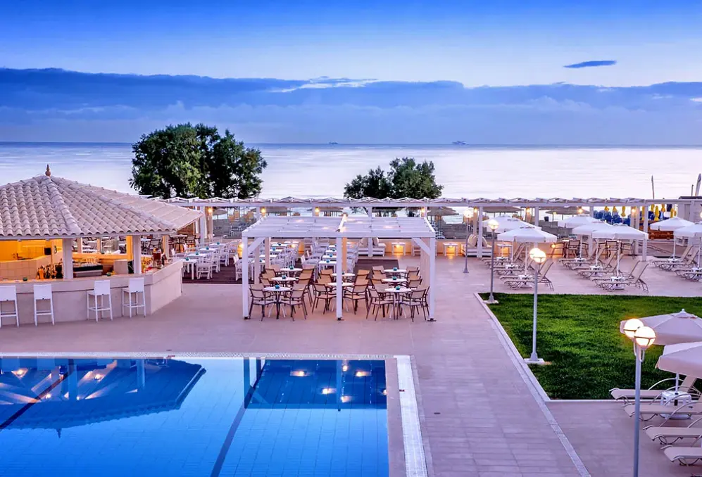 Basen w hotelu Zeus Neptuno Beach (ex. Neptuno Beach)