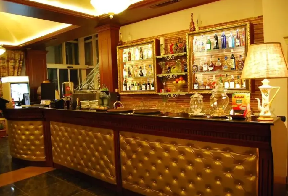 Restauracja i jedzenie w hotelu 2 Kitarrat