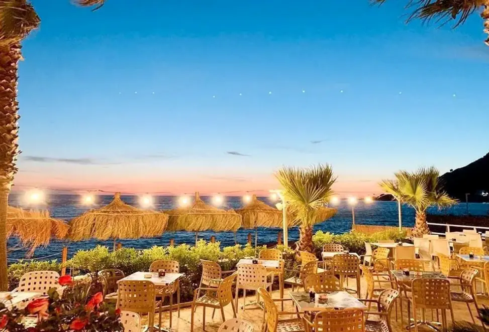 Plaża przy hotelu 2 Kitarrat