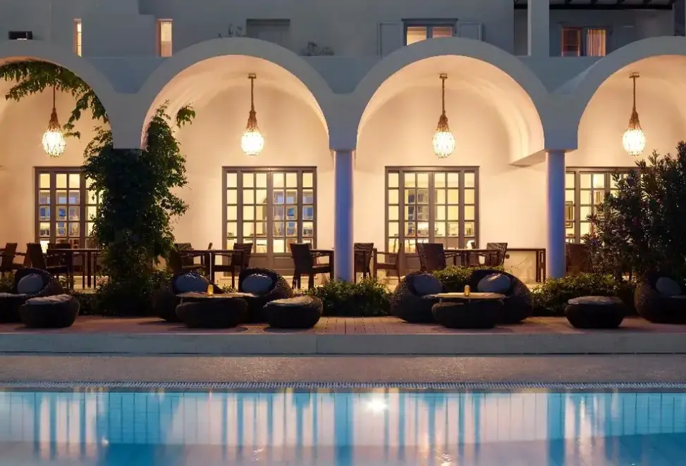 Basen w hotelu 9 Muses Santorini Resort