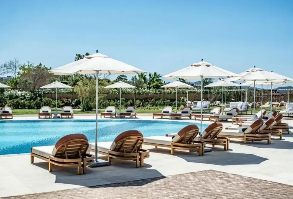 Basen w hotelu 91 Athens Riviera, The Resort