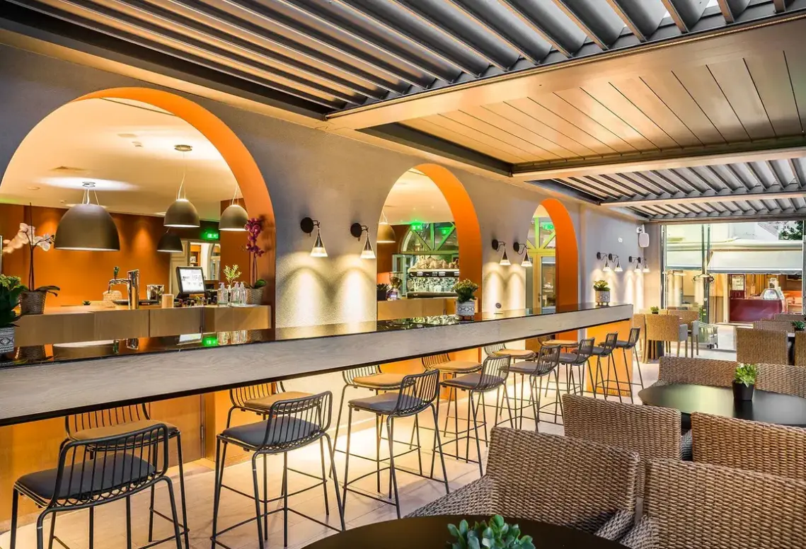 Restauracja i jedzenie w hotelu Aenos (Argostoli)
