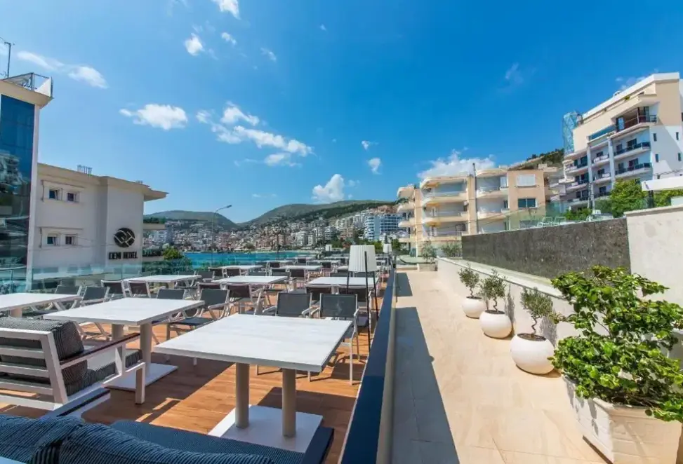 Restauracja i jedzenie w hotelu Agimi and S