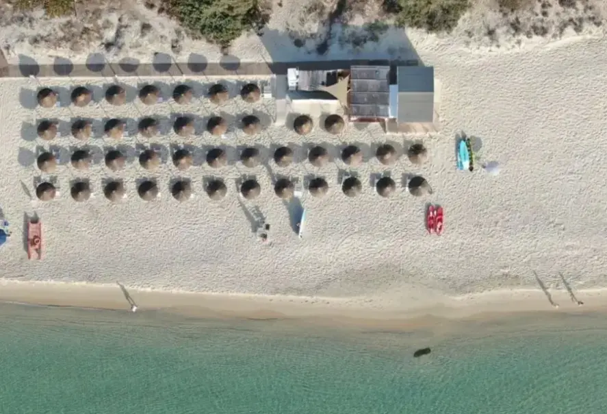 Plaża przy hotelu Albaruja