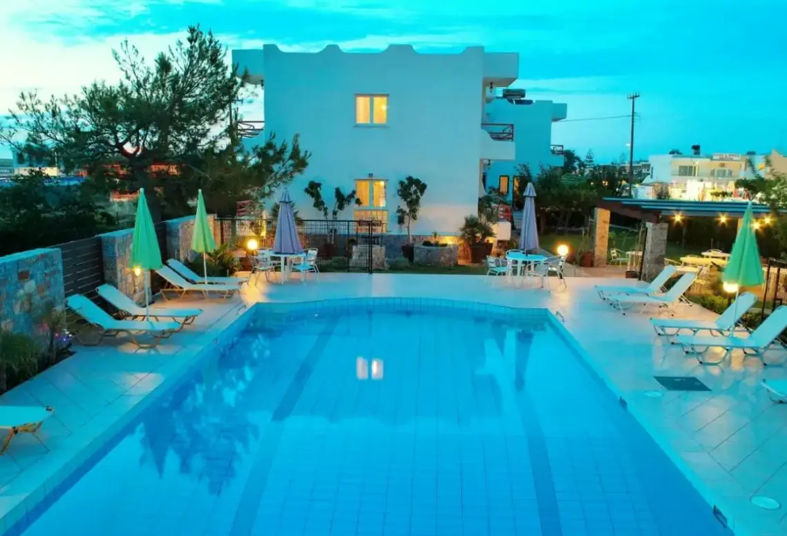 Basen w hotelu Altis (Malia)
