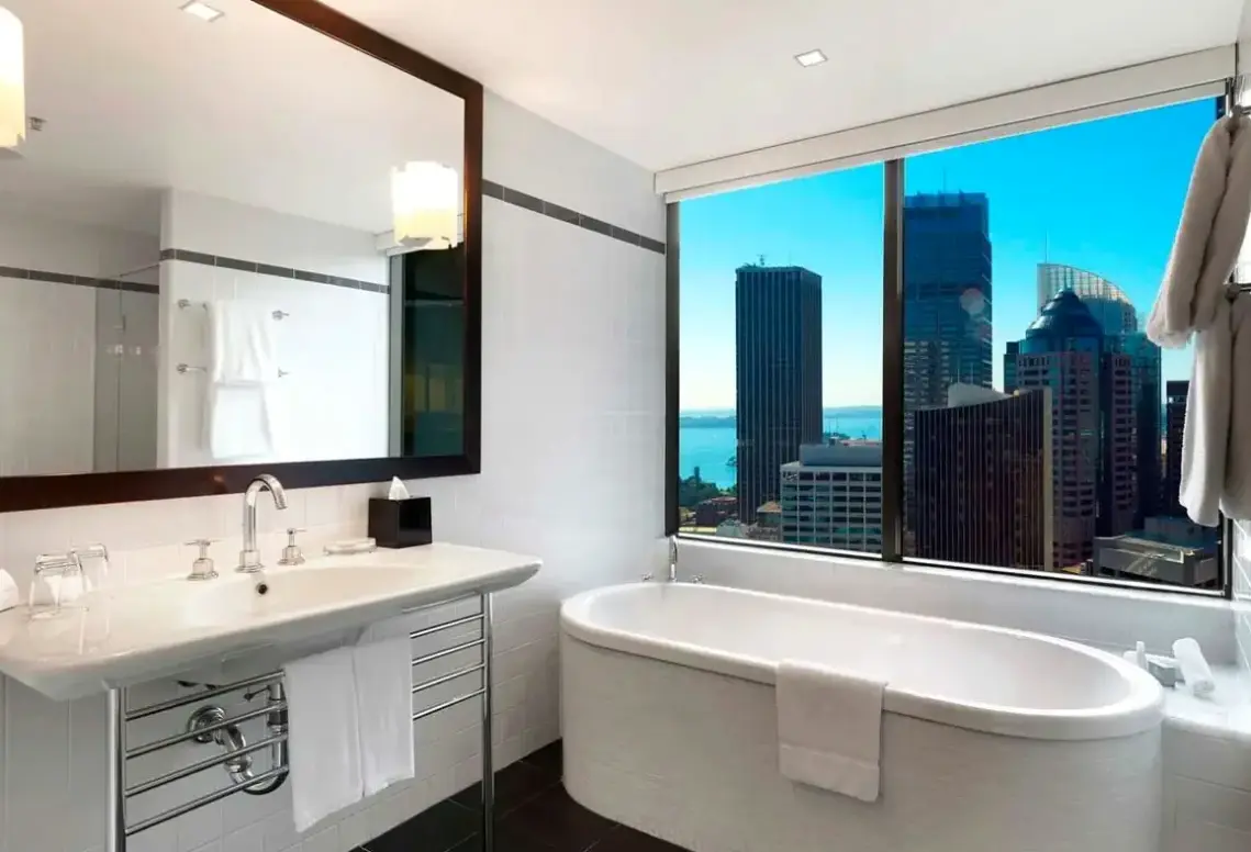 Łazienka w pokoju hotelu Amora Jamison Sydney
