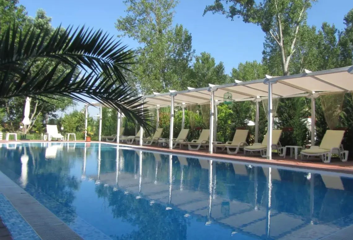 Basen w hotelu Aparthotel Cote d' Azure