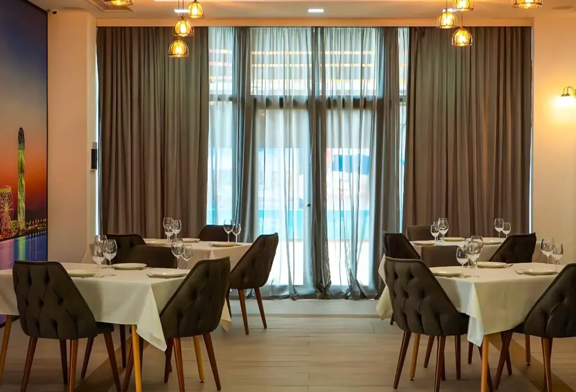 Restauracja i jedzenie w hotelu Aqua Batumi