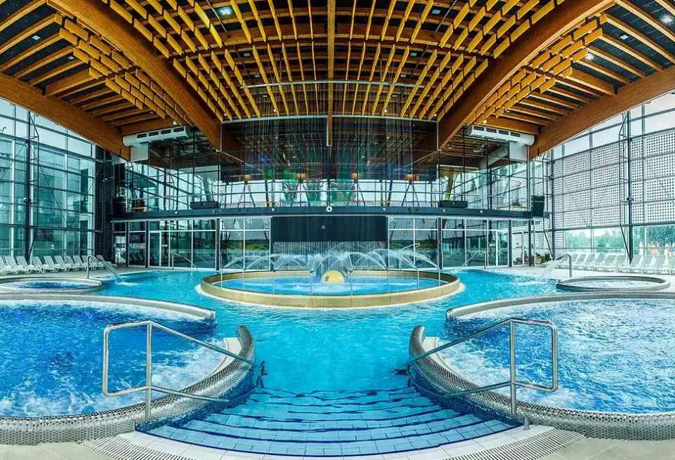 Basen w hotelu Aquacity Mountain View
